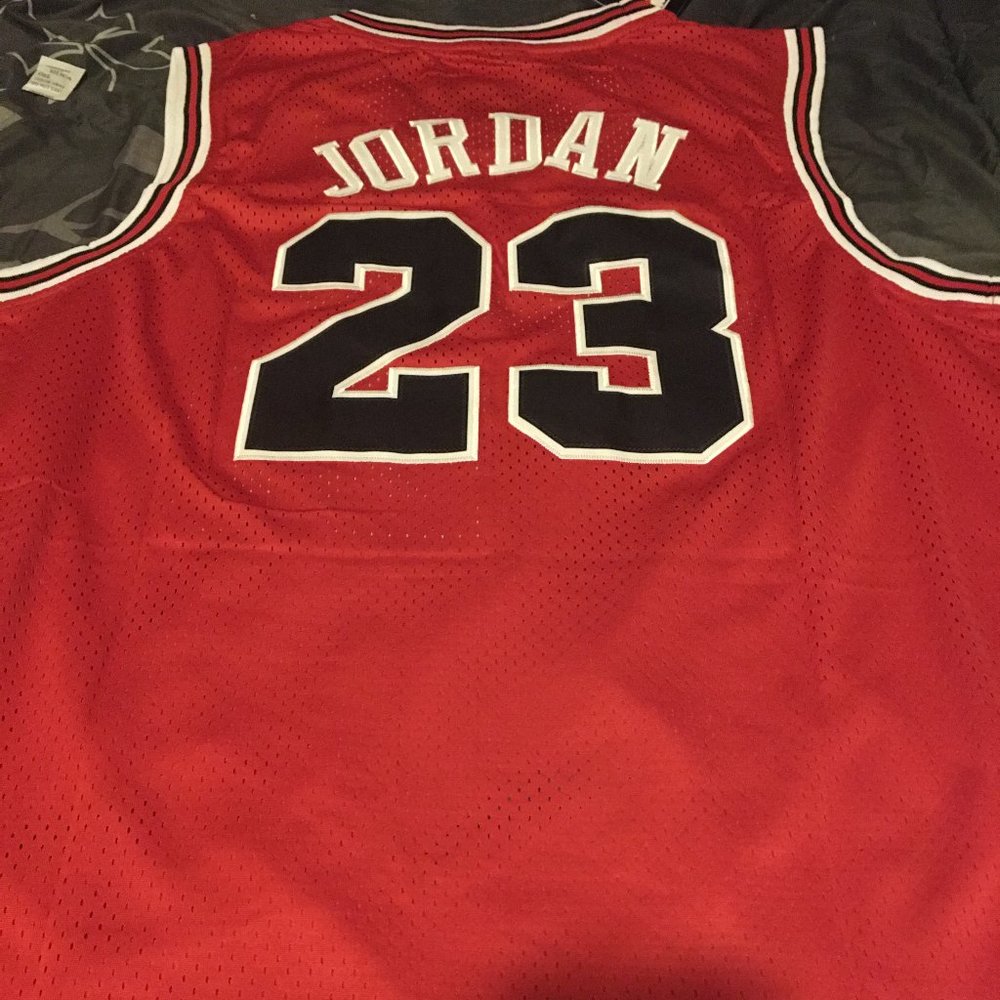 Chicago Bulls Michael Jordan Jersey - Picture 3 of 3